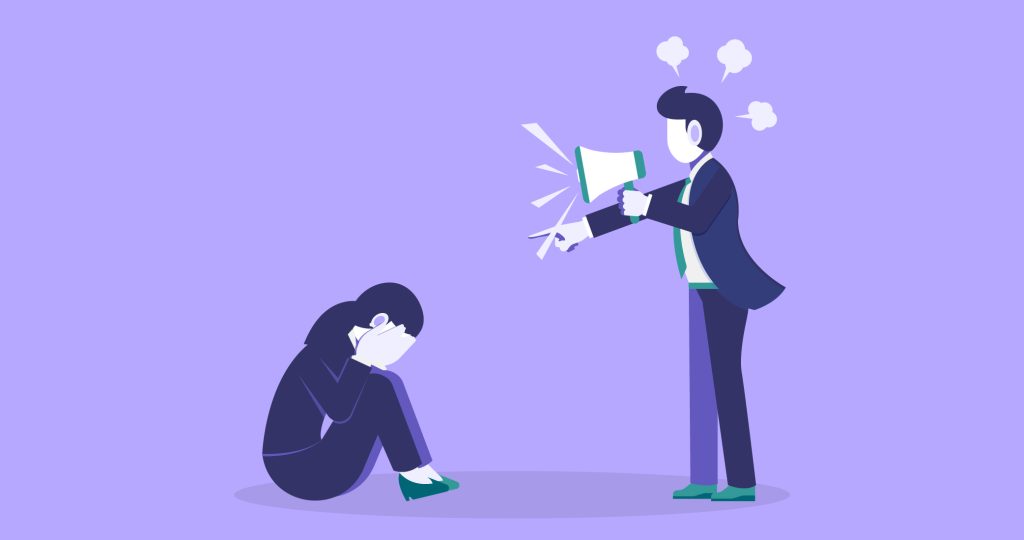Ilustración que muestra a un jefe chillando a una empleada acurrucada en el suelo y con las manos tapándose la cara, a través de un megáfono, para hablar de mobbing o acoso laboral.