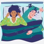 Ilustración de una pareja durmiendo en la cama, él durmiendo y ella meditando, para hablar de mindfulness para dormir mejor.