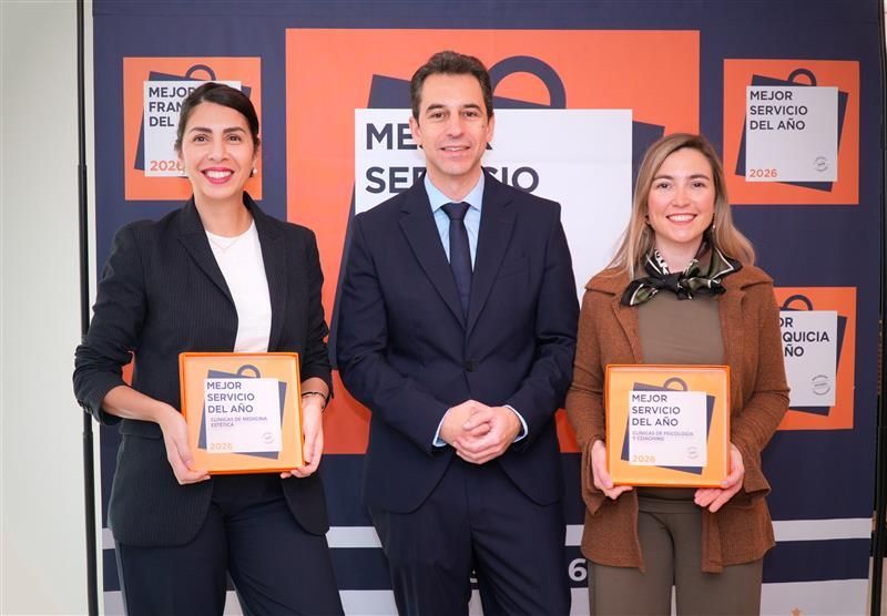 Fadela Hamza, José Sánchez y María Jiménez